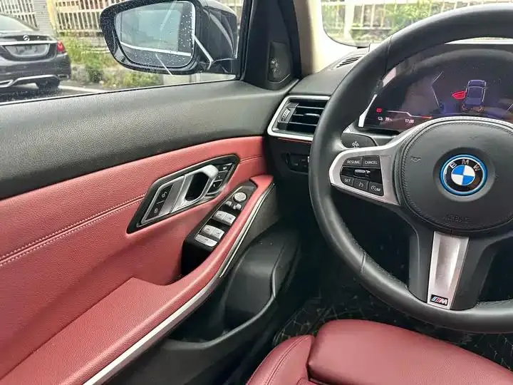 BMW i3 2022 model eDrive 35 L 11