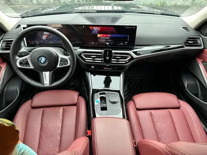 BMW i3 2022 model eDrive 35 L 13