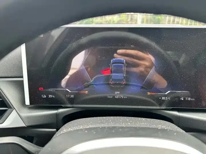 BMW i3 2022 model eDrive 35 L 9