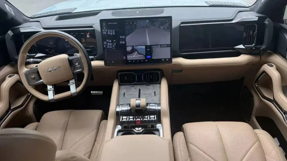 FangChengBao 2025 Leopard 8 2.0T CVT Smart & Brave Flagship 7-Seater Automatic 5