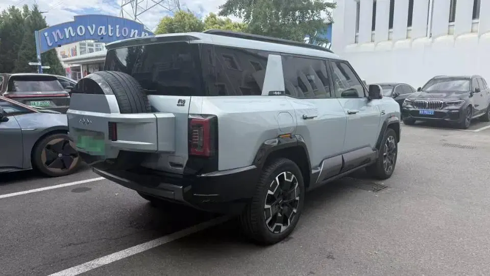 FangChengBao 2025 Leopard 8 2.0T CVT Smart & Brave Flagship 7-Seater Automatic 8