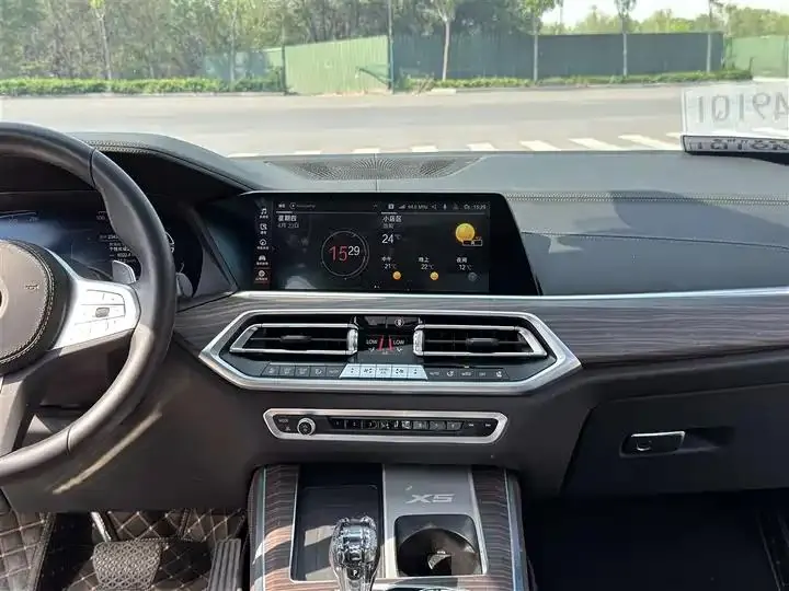 BMW X5 2022 model change xDrive 40Li M sports package 11
