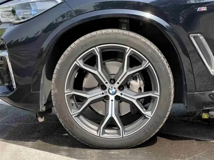 BMW X5 2022 model change xDrive 40Li M sports package 4
