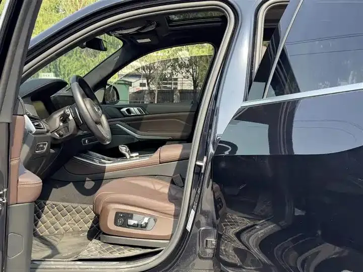 BMW X5 2022 model change xDrive 40Li M sports package 6