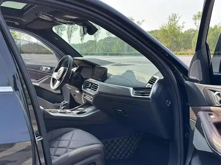 BMW X5 2022 model change xDrive 40Li M sports package 8