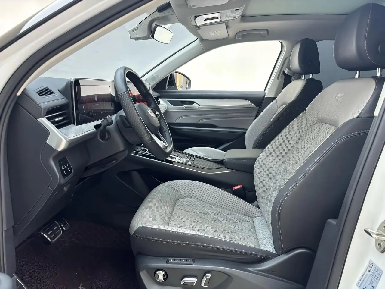 Volkswagen 2023 model tour R-Line 2.0TSI 380TSI four-wheel drive parade version automatic gear 3
