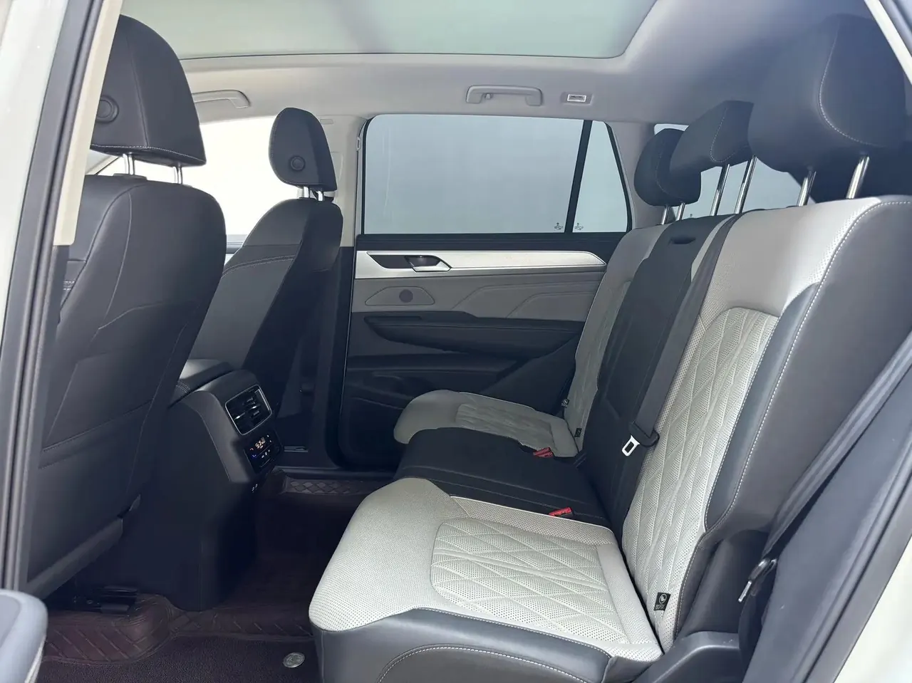 Volkswagen 2023 model tour R-Line 2.0TSI 380TSI four-wheel drive parade version automatic gear 4