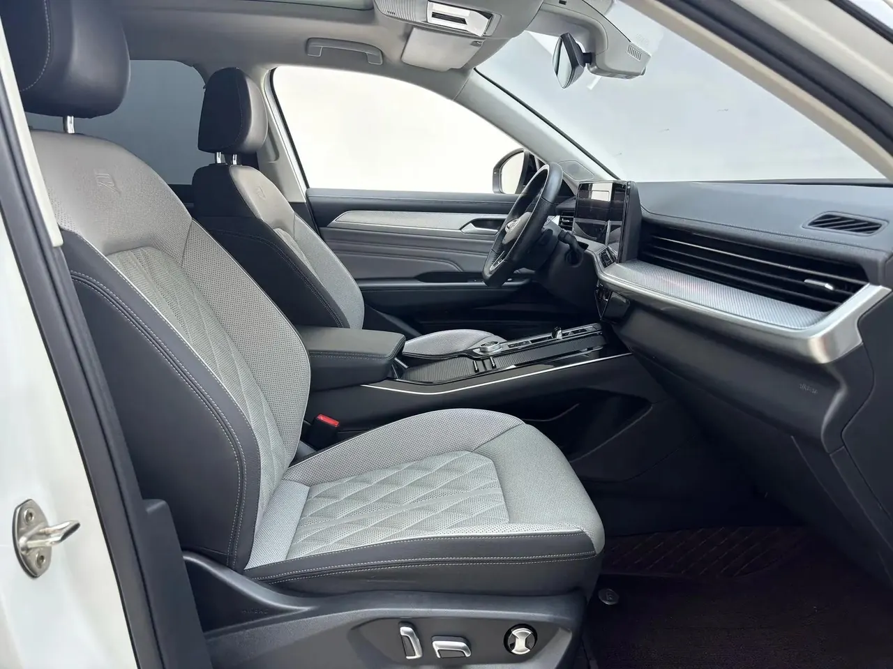 Volkswagen 2023 model tour R-Line 2.0TSI 380TSI four-wheel drive parade version automatic gear 5