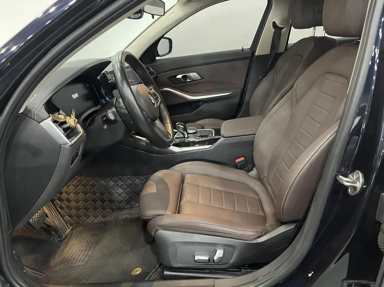 BMW 3 Series 2020 model 320Li M Sport Package 4