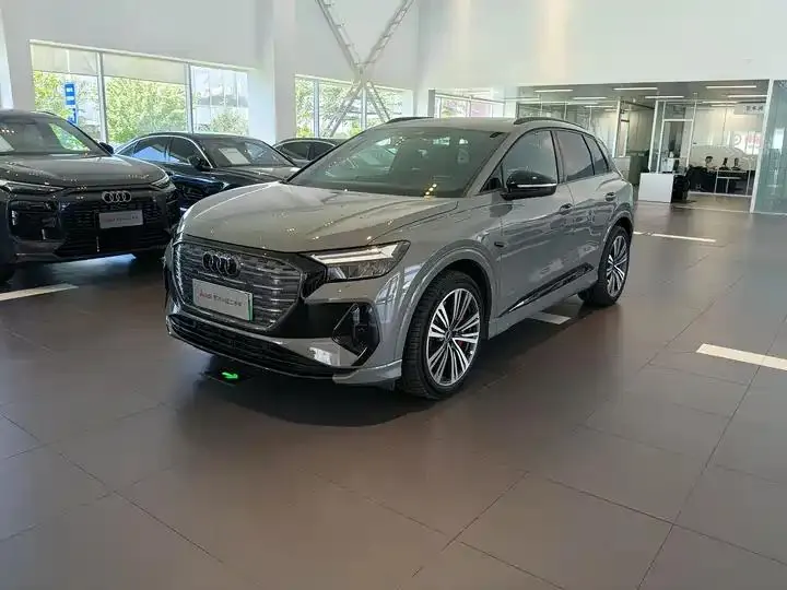 Audi Q4 e-tron 2024 50 e-tron quattro Creation Night Edition - View 1