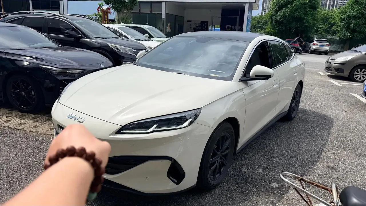 Seal 06 DM-i 2024 DM-i 80KM Luxury Model - View 1