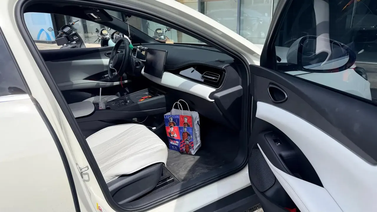 Seal 06 DM-i 2024 DM-i 80KM Luxury Model 3