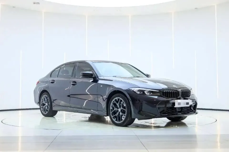 BMW 3 Series 2025 model 330Li 2.0T M Sport Night Edition with automatic transmission 2