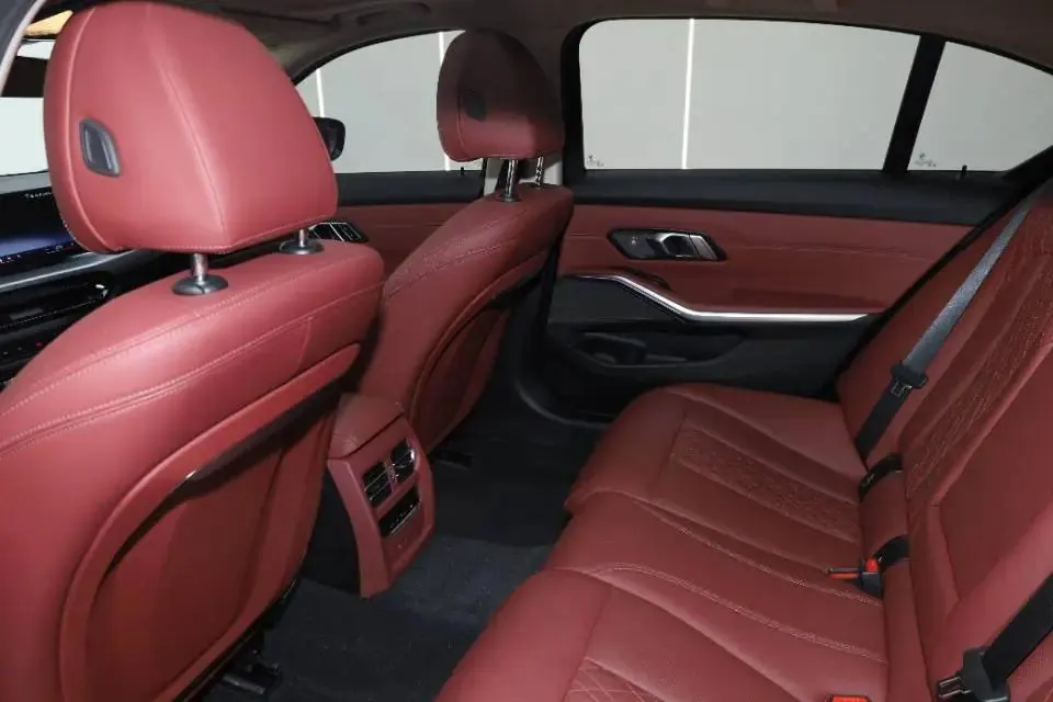 BMW 3 Series 2025 model 330Li 2.0T M Sport Night Edition with automatic transmission 5