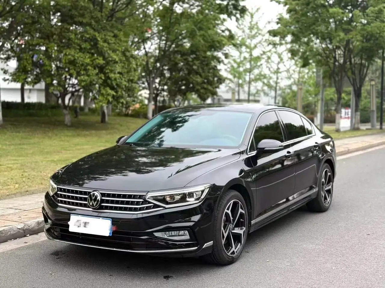 Открыть галерею: Volkswagen 2025 Magotan 2.0TSI 330TSI Zhongxiang Model Luxury Version (Restyled) Automatic
