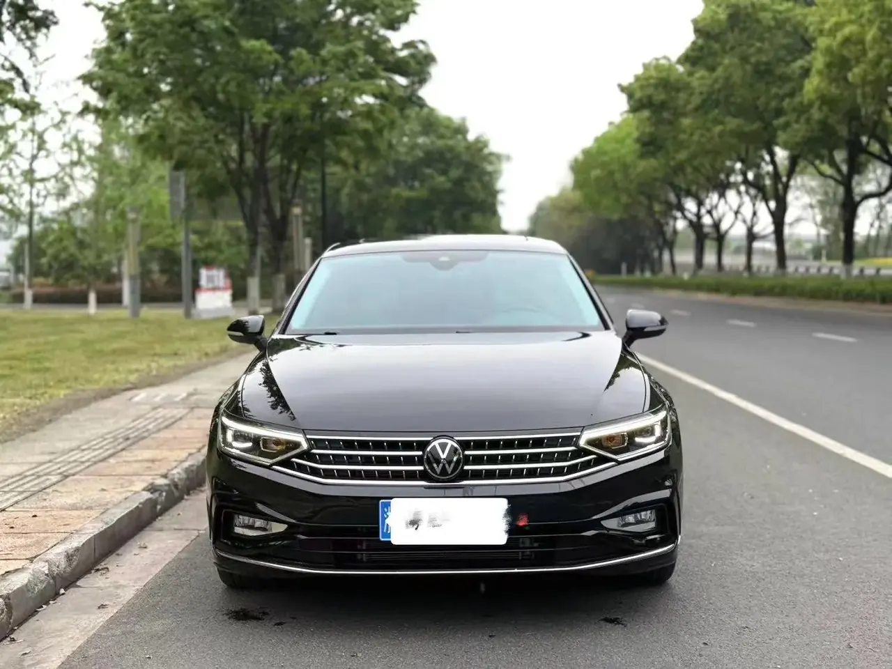 Volkswagen 2025 Magotan 2.0TSI 330TSI Zhongxiang Model Luxury Version (Restyled) Automatic 2
