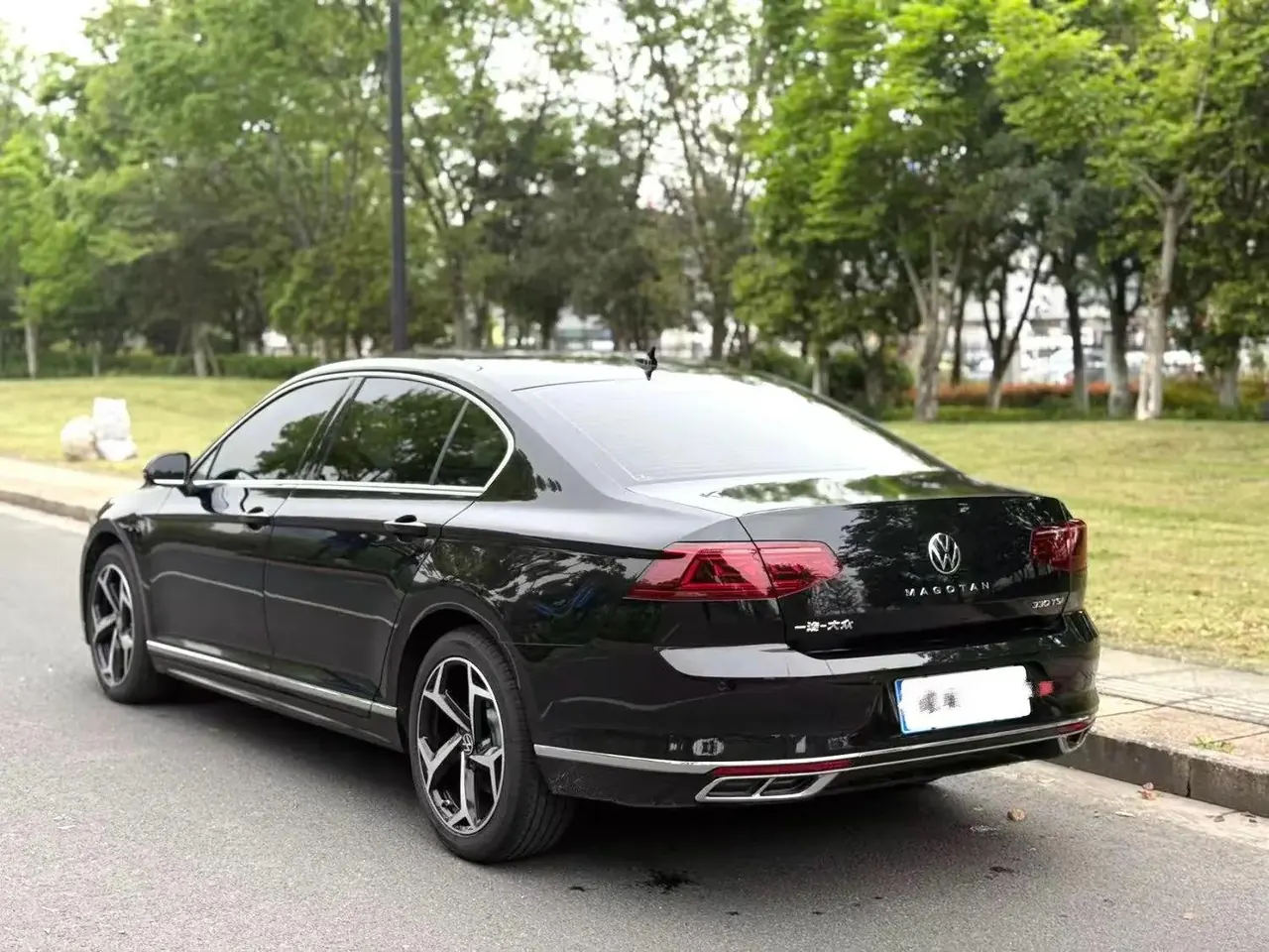 Volkswagen 2025 Magotan 2.0TSI 330TSI Zhongxiang Model Luxury Version (Restyled) Automatic 5