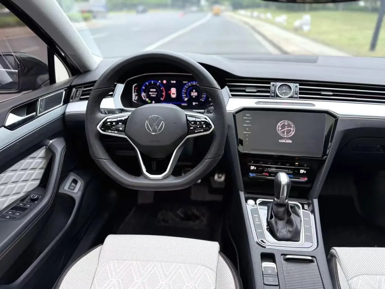 Volkswagen 2025 Magotan 2.0TSI 330TSI Zhongxiang Model Luxury Version (Restyled) Automatic 7