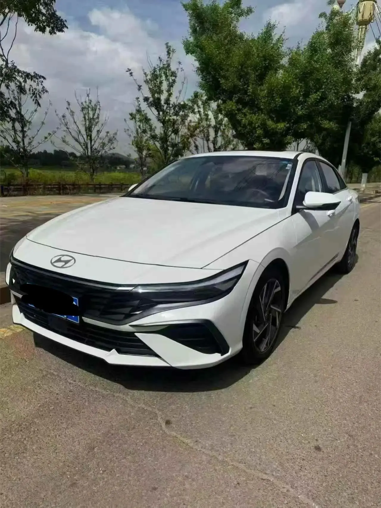 Elantra 2023 1.5L CVT LUX Prestige Edition - View 1
