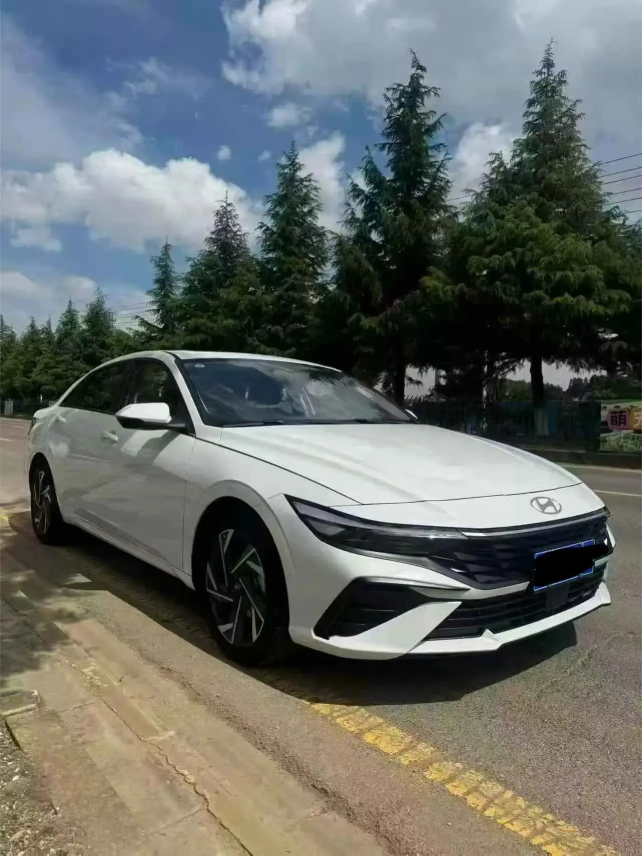 Elantra 2023 1.5L CVT LUX Prestige Edition 3