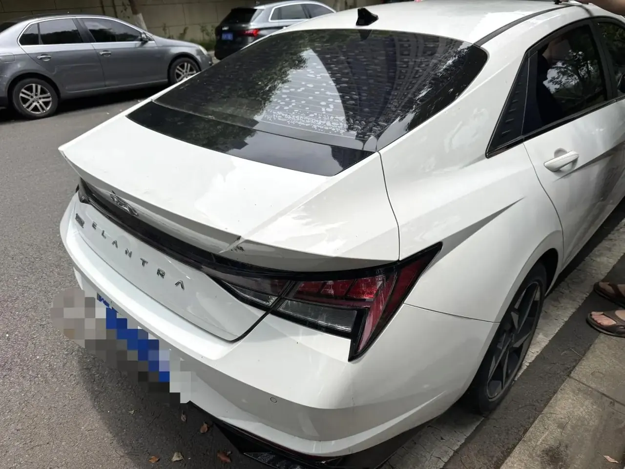 Elantra 2021 1.5L CVT Luxury Edition 3