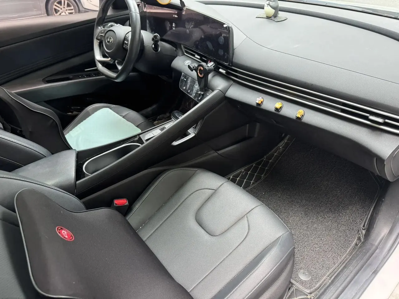 Elantra 2021 1.5L CVT Luxury Edition 4