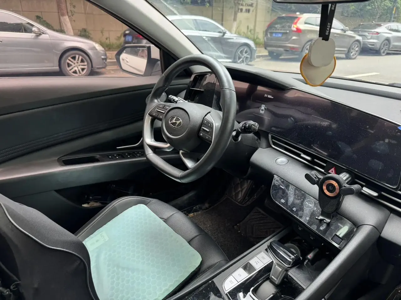 Elantra 2021 1.5L CVT Luxury Edition 5