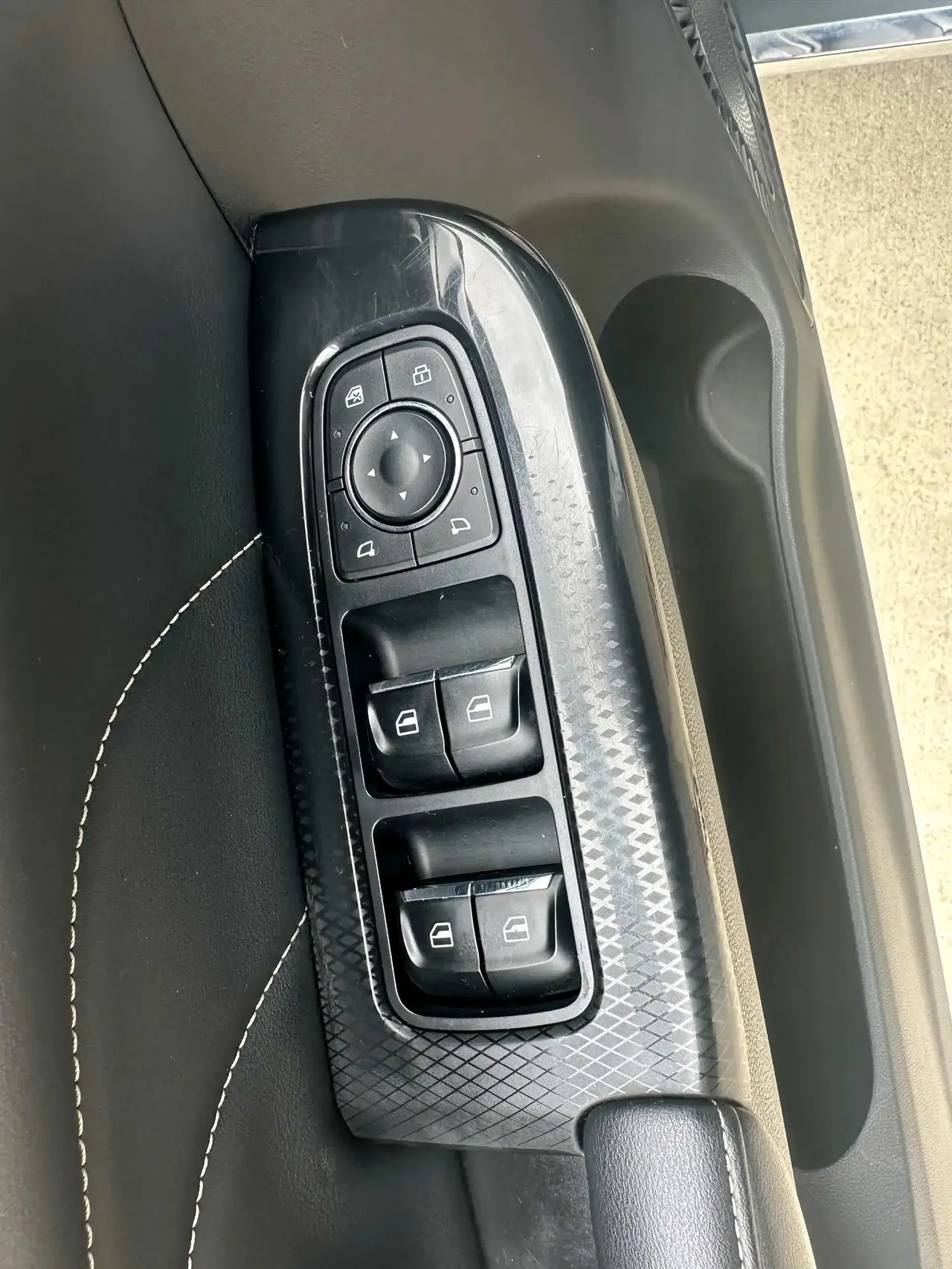 Haval M6 2021 PLUS 1.5T DCT Deluxe Zhilian 4