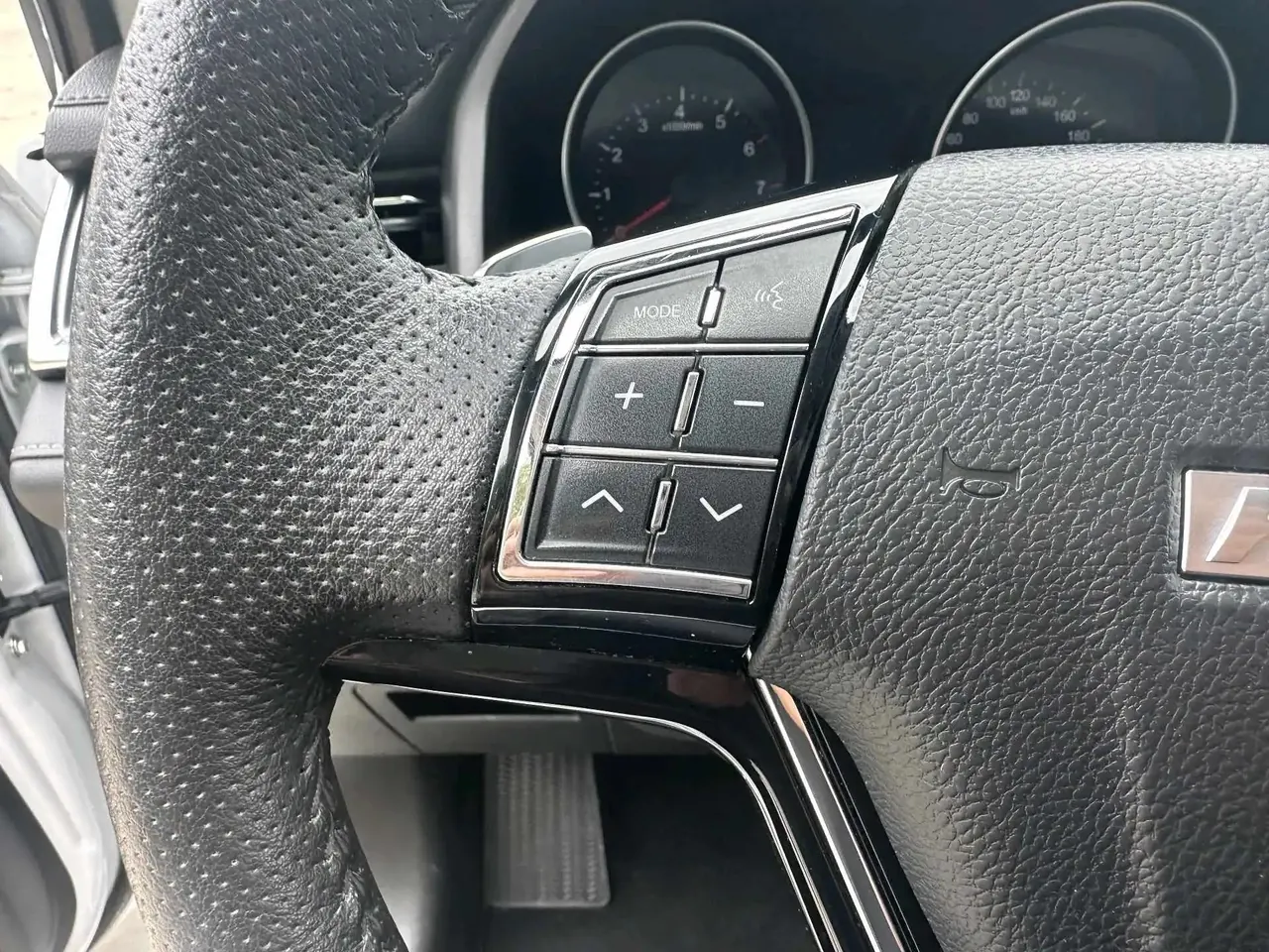Haval M6 2021 PLUS 1.5T DCT Deluxe Zhilian 6