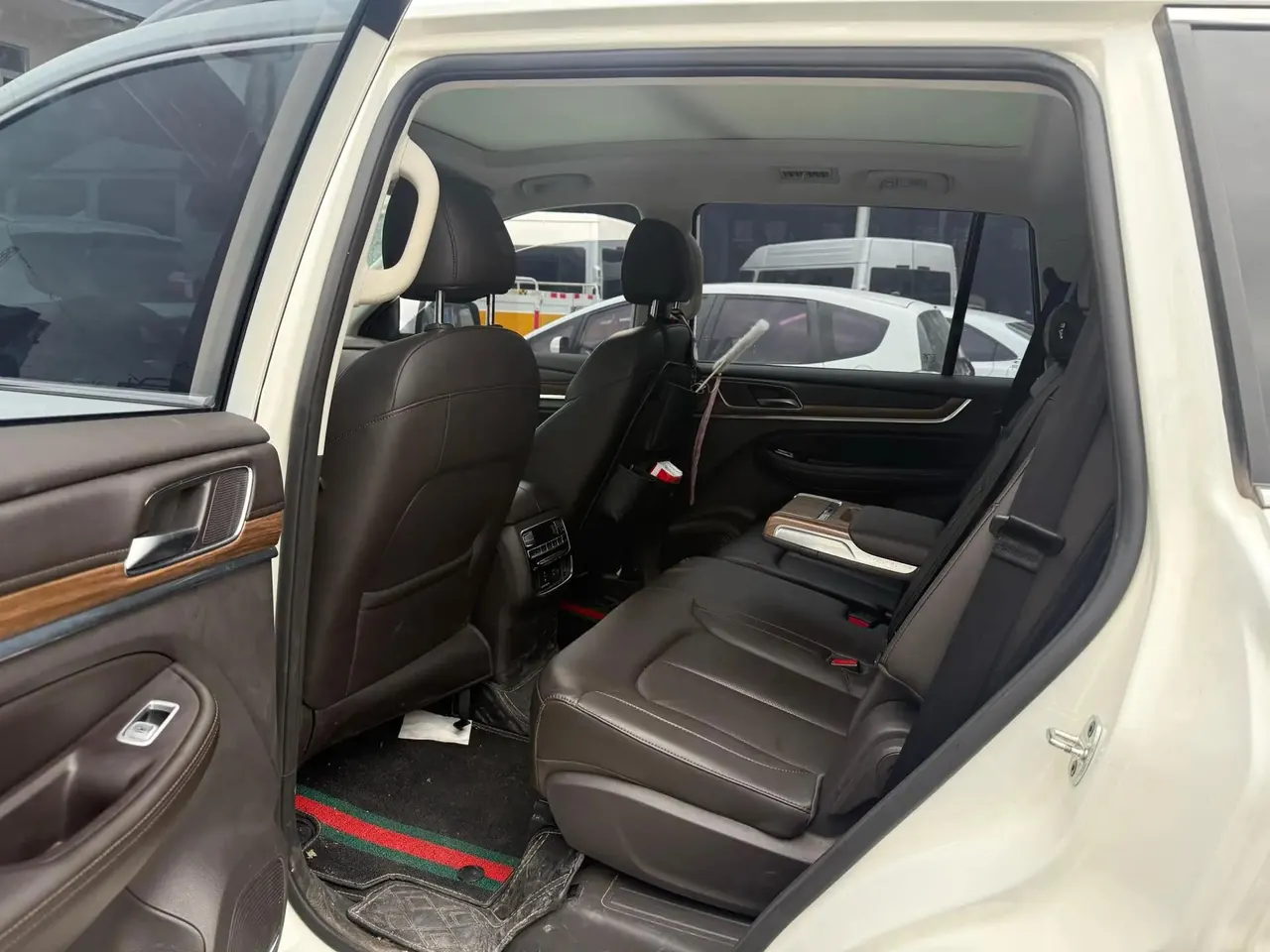 Roewe RX8 2019 30T intelligent network two-wheel drive super flagship edition 3