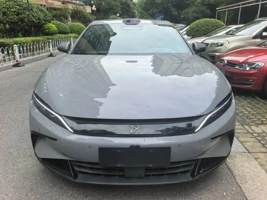 BYD 2025 Han DM-i 1.5T Stepless 125KM Honorable Automatic Gear 3
