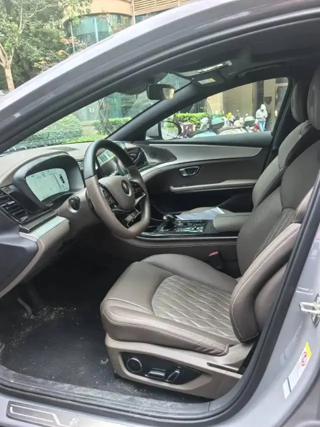 BYD 2025 Han DM-i 1.5T Stepless 125KM Honorable Automatic Gear 8