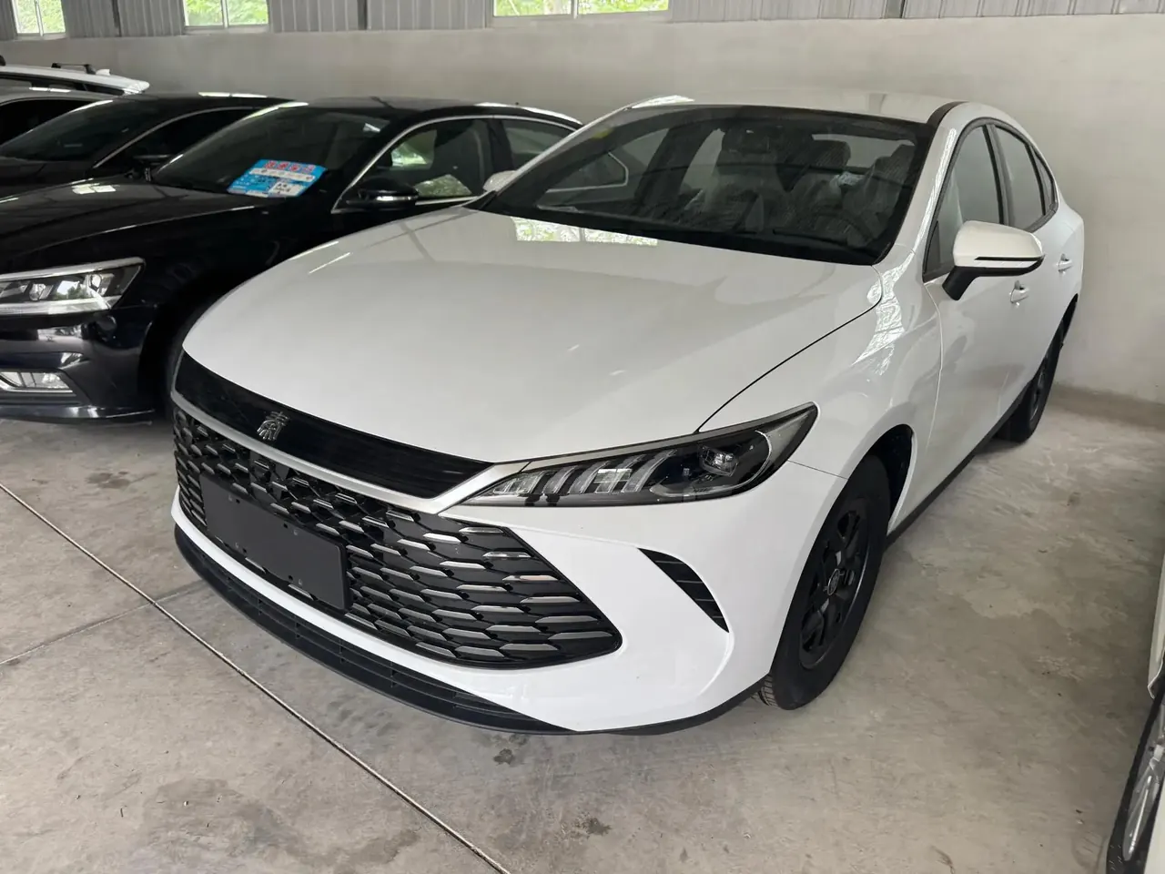 BYD 2026 Qin PLUS DM-i 1.5 stepless 128KM aggressive automatic gear - View 1