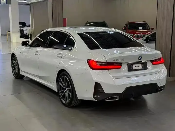 BMW 3 Series 2023 model 325Li M Sport Package 4
