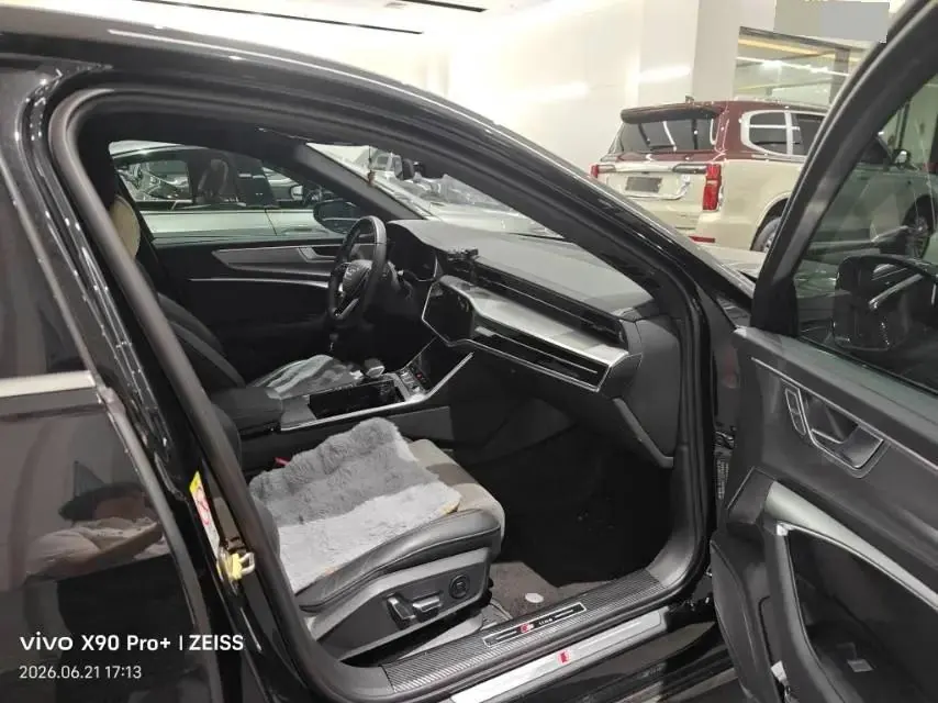 Audi A6L 2022 model changed to 45 TFSI dynamic model 10
