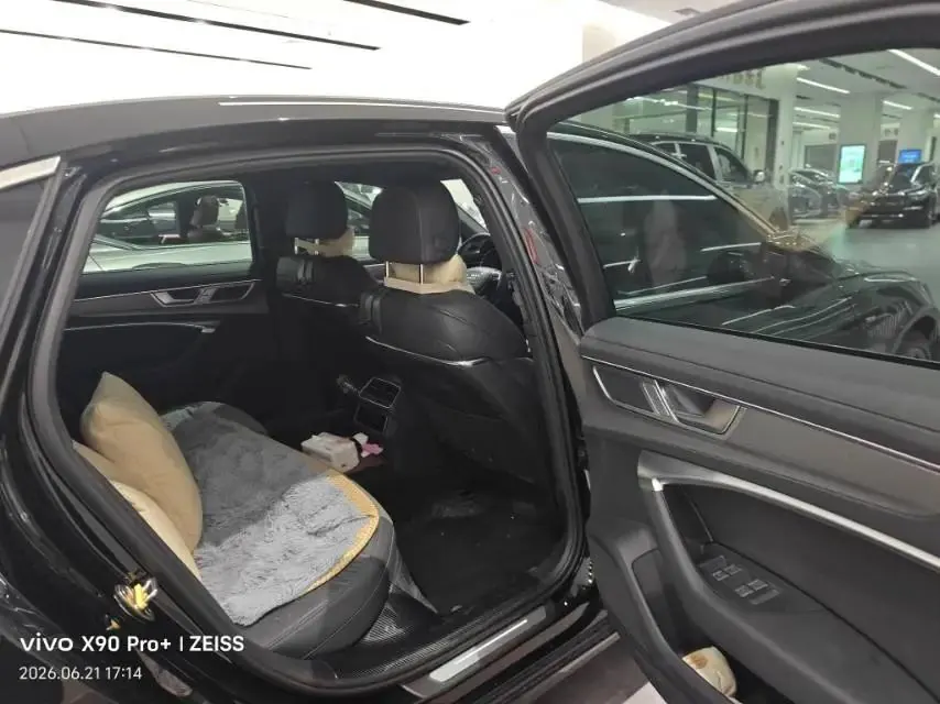 Audi A6L 2022 model changed to 45 TFSI dynamic model 4