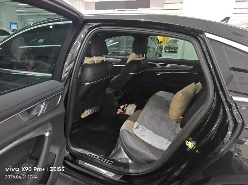 Audi A6L 2022 model changed to 45 TFSI dynamic model 9