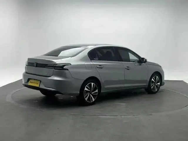 Peugeot 408 2022 1.6T Light Edition 3