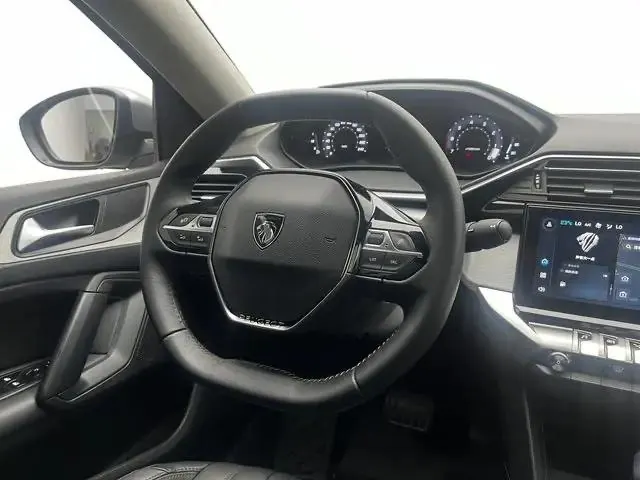 Peugeot 408 2022 1.6T Light Edition 6