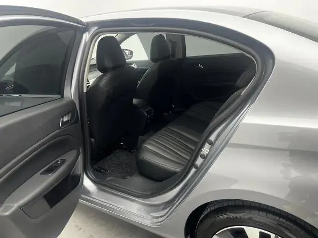 Peugeot 408 2022 1.6T Light Edition 8
