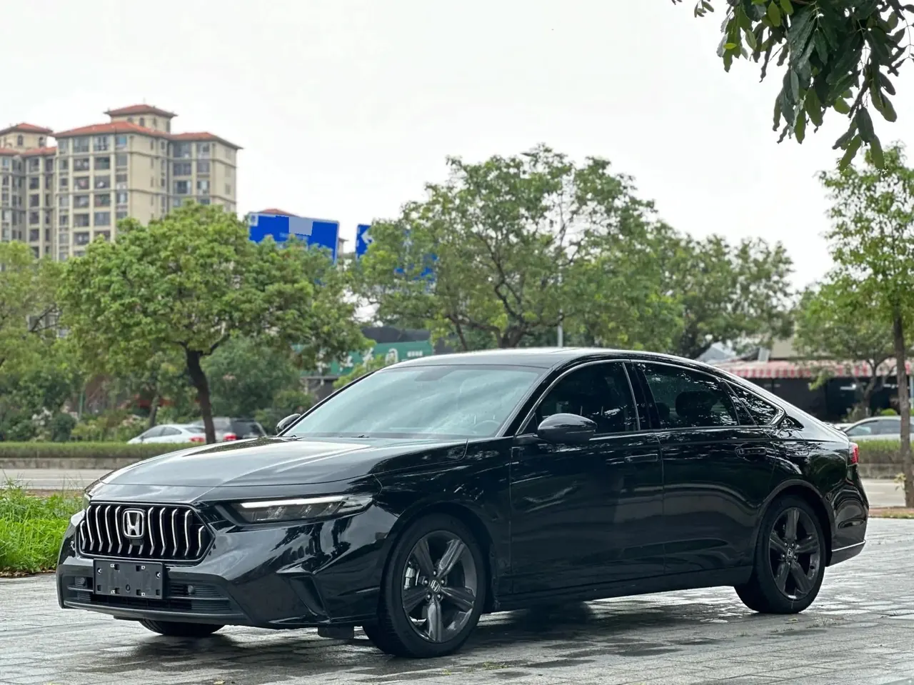 Открыть галерею: Honda 2023 INSPIRE 1.5T CVT 260TURBO Elegance Edition Automatic