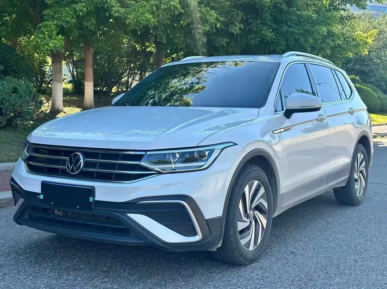 Open image lightbox: Volkswagen 2024 Tiguan L 1.5TSI 300TSI Front-Wheel Drive Smart Enjoyment Edition Automatic