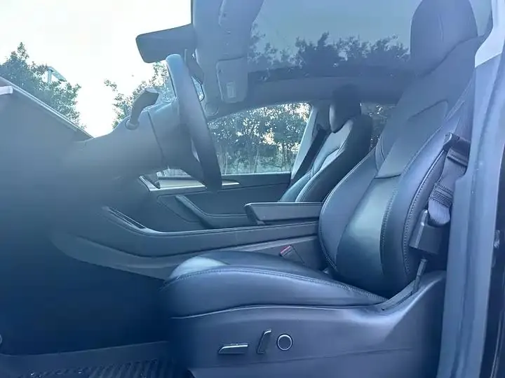 Model Y 2022 rear-wheel drive version 5