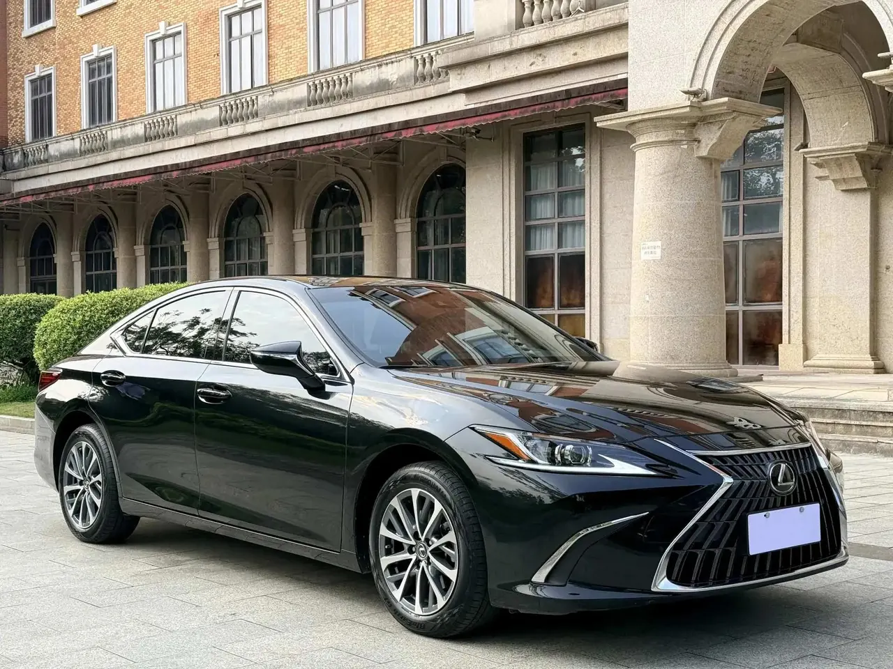 Lexus ES 2022 200 Executive Edition 3