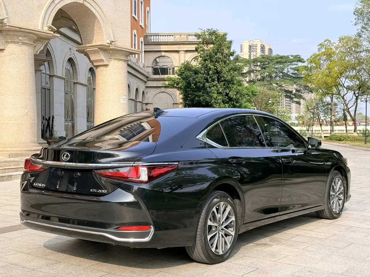 Lexus ES 2022 200 Executive Edition 6
