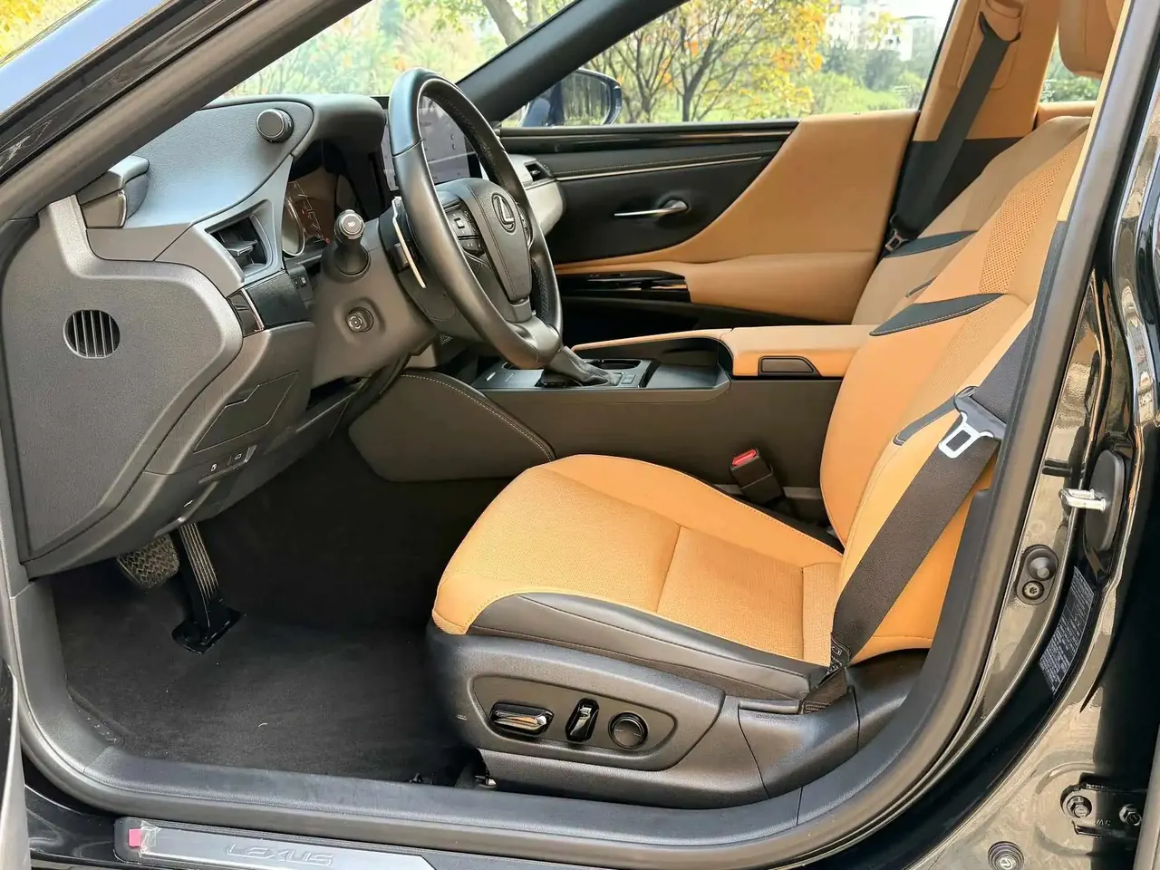 Lexus ES 2022 200 Executive Edition 8
