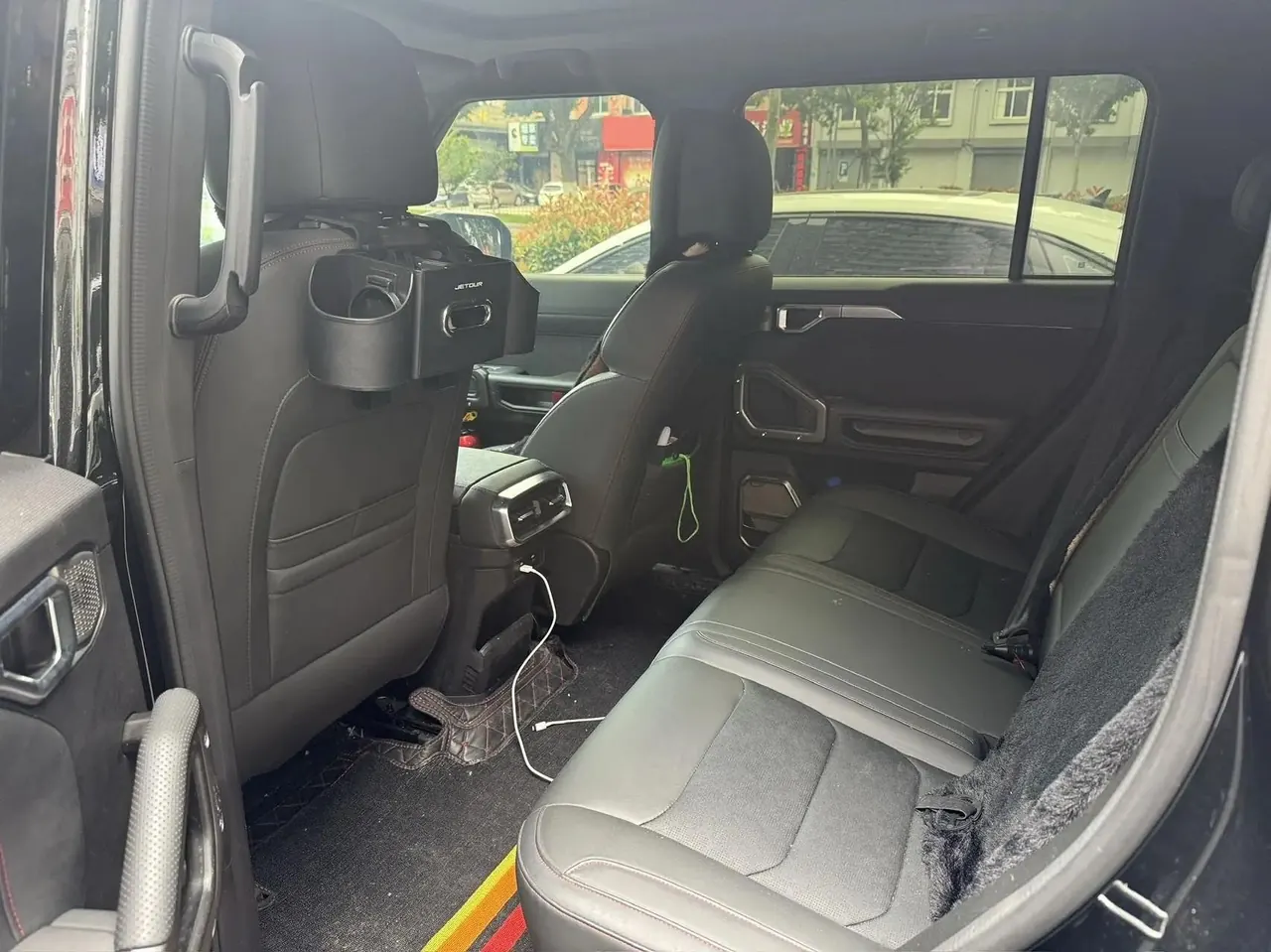 Jetour 2024 Traveler 2.0T Four-wheel Drive Through PRO Entertainment Edition Automatic Gear 3