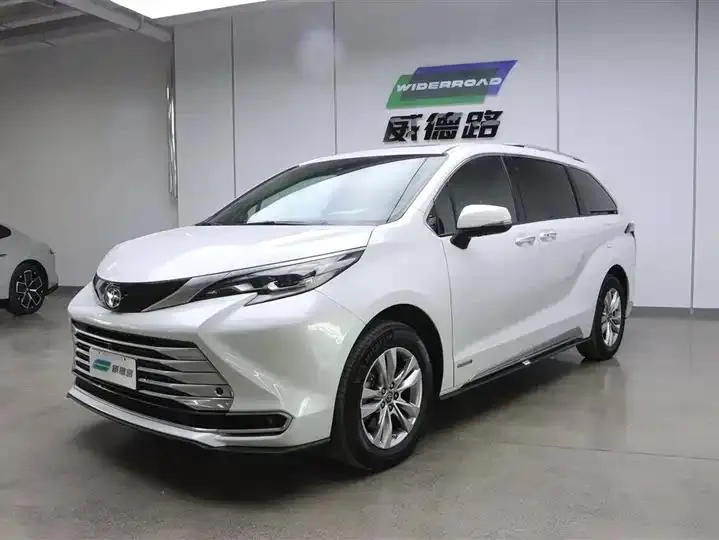 Sana SIENNA 2021 2.5L Hybrid Platinum Edition - View 1