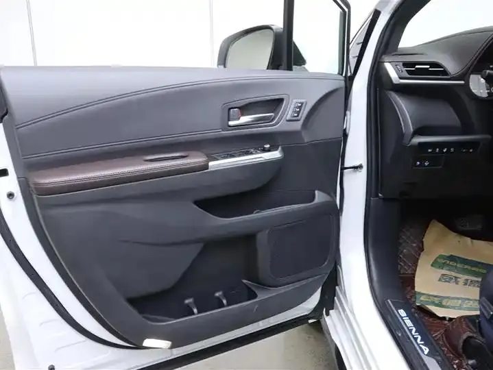 Sana SIENNA 2021 2.5L Hybrid Platinum Edition 11