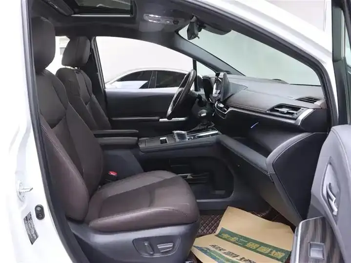 Sana SIENNA 2021 2.5L Hybrid Platinum Edition 16